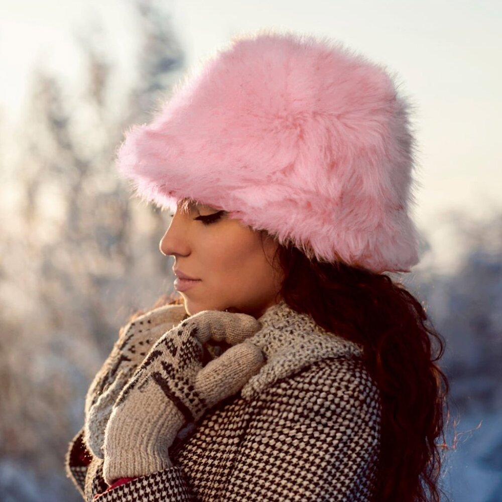 New**Fabulous French Couture Emily In Paris Faux Fur Bucket Hat